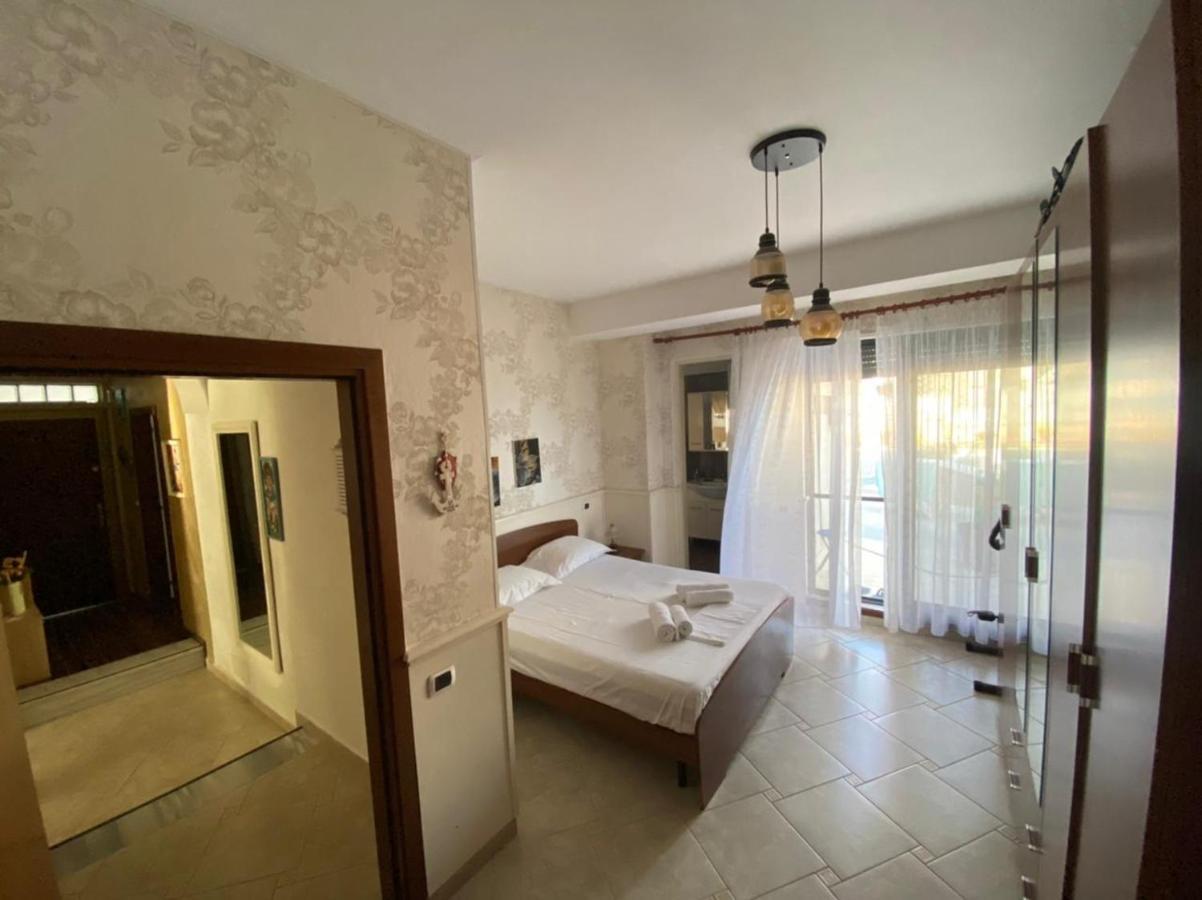 Promenade 3-bedroom With Large Balcony. Apartman Durrës